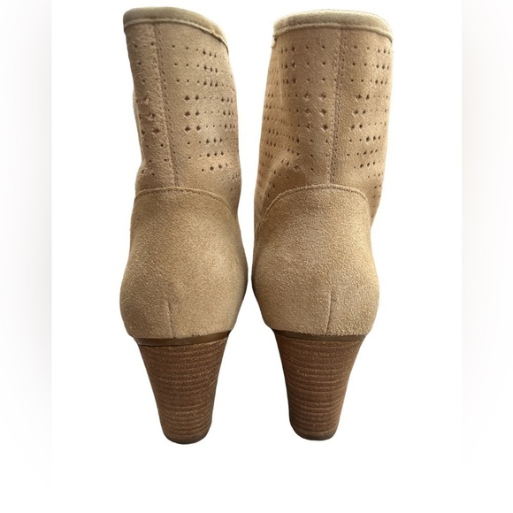 NWT Enzo Angiolini‎ Tan Suede Heel Ankle Pull-on Boots Size 6 Beige Color - Picture 4 of 8